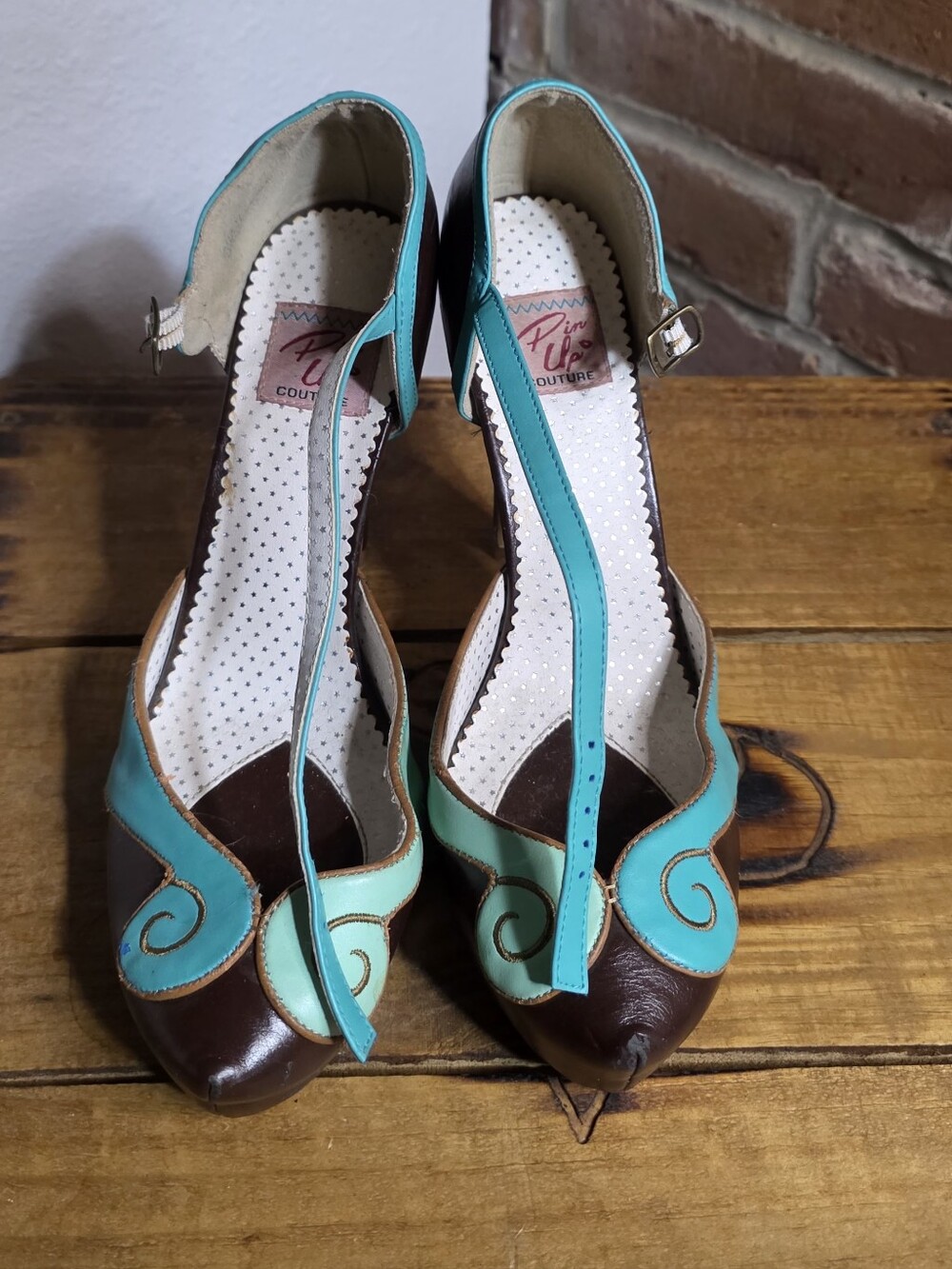 Pin Up Couture Retro Brown & Turquoise Swirl T-Strap Heels Sz 10